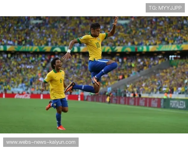 内马尔任意球绝技再现，巴西中前场撕开防线